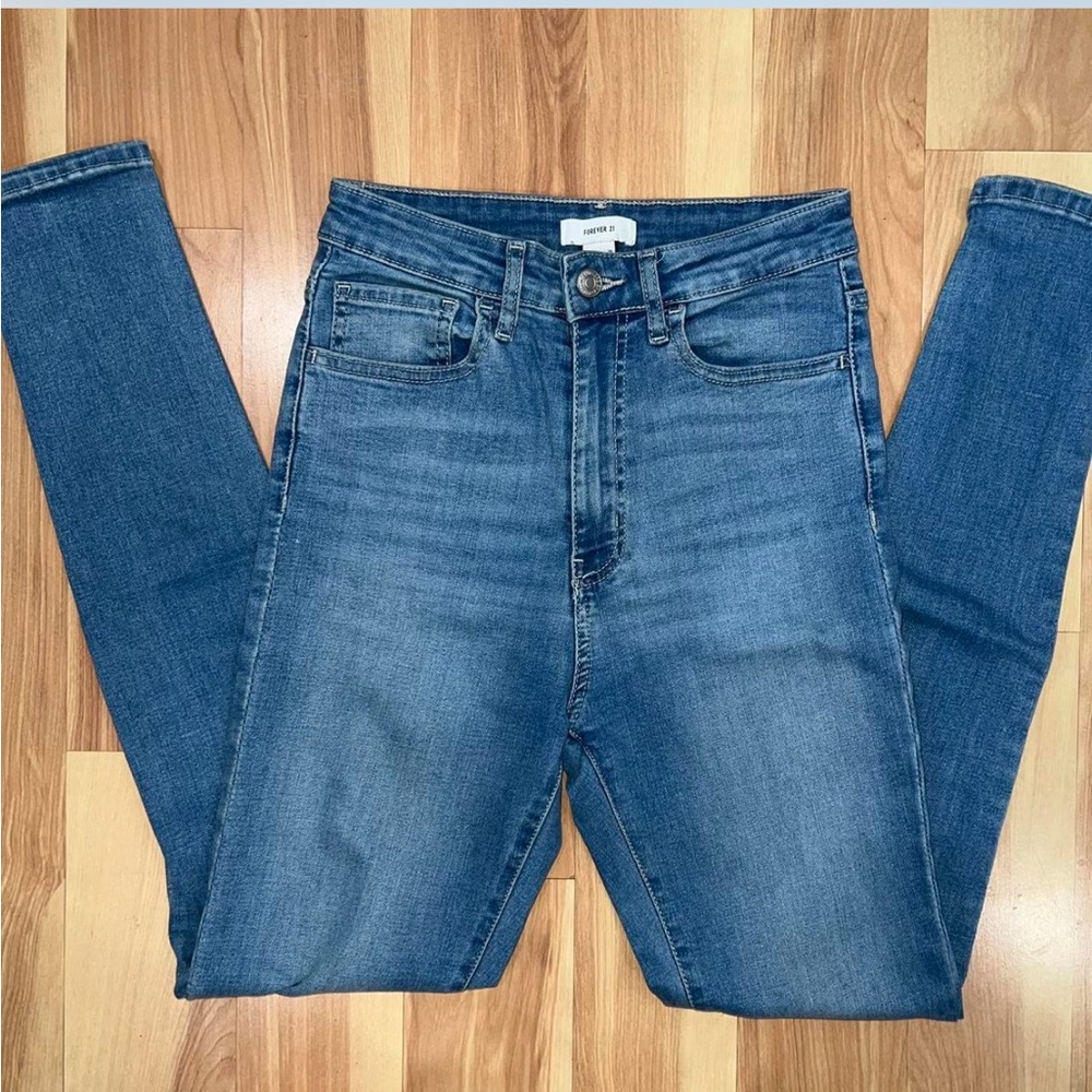 Denim blue high waist jeans
High waist skinny jeans